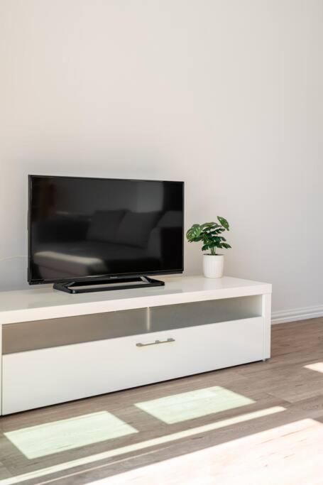 Spacious Penthouse With Spectacular Harbour Views! โอ๊คแลนด์ ภายนอก รูปภาพ
