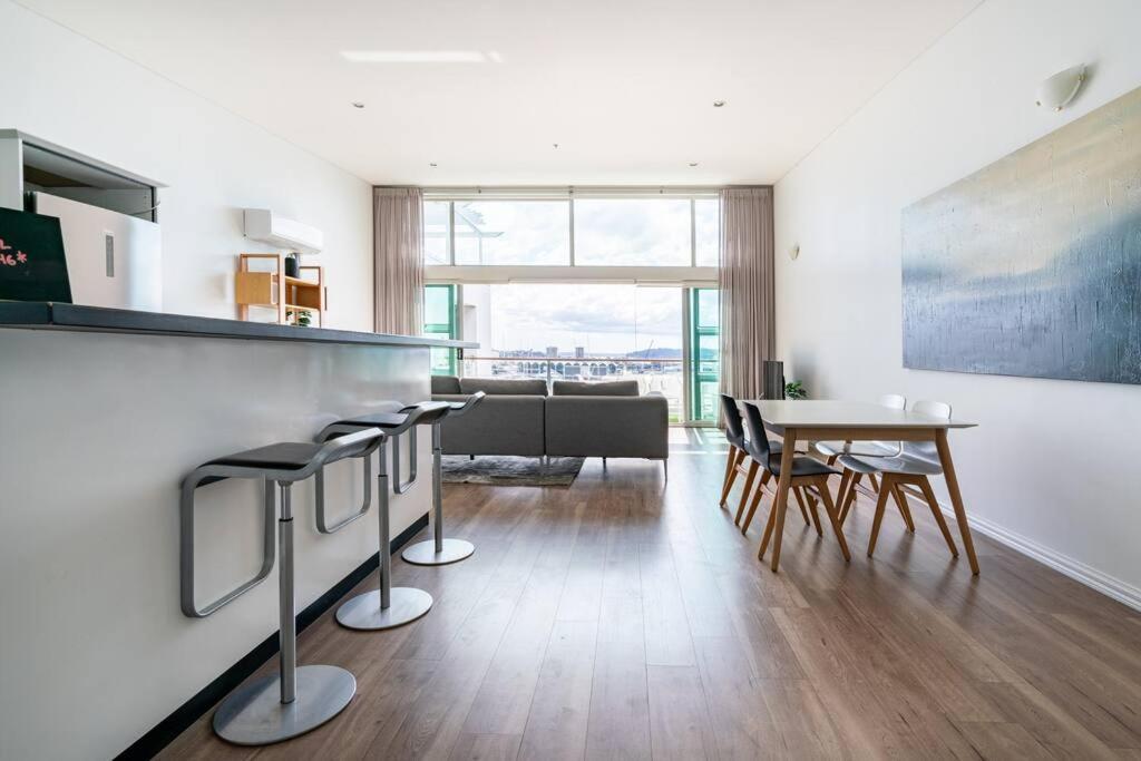 Spacious Penthouse With Spectacular Harbour Views! โอ๊คแลนด์ ภายนอก รูปภาพ
