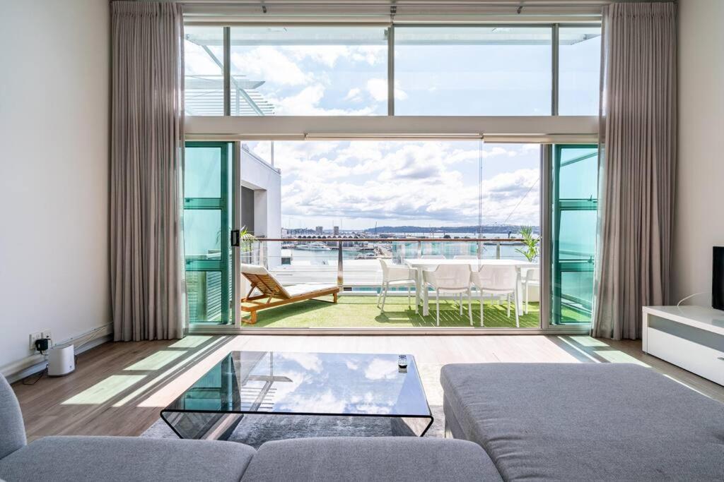 Spacious Penthouse With Spectacular Harbour Views! โอ๊คแลนด์ ภายนอก รูปภาพ